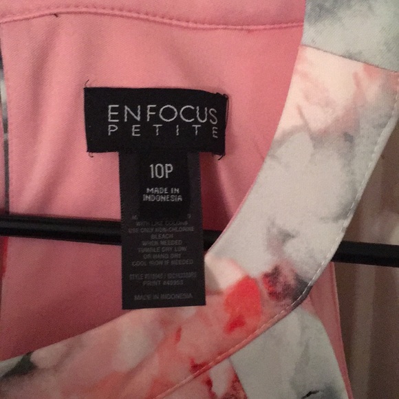 BRAND NEW Floral Petite Dress! - Picture 3 of 4